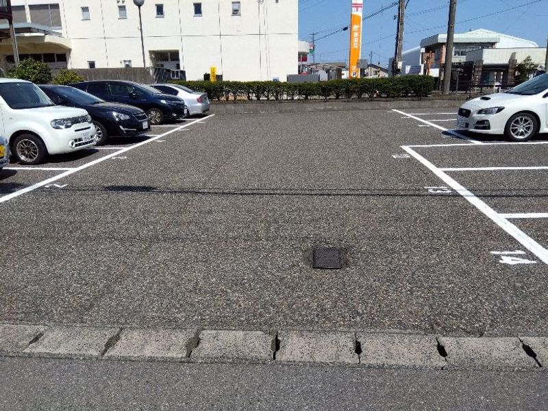 レオパレスエポック 駐車場