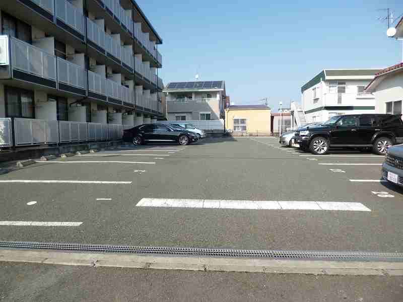 レオパレスＬＡＶＩＴＡ 駐車場