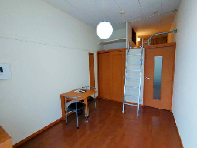 レオパレスチェリーガーデンＣ 居間