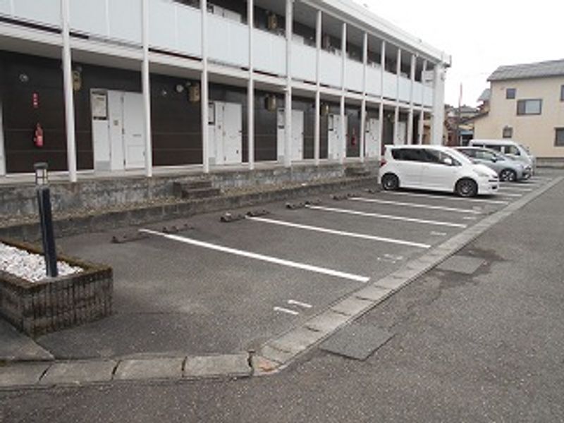 レオパレスｄｅ　ブラン 駐車場