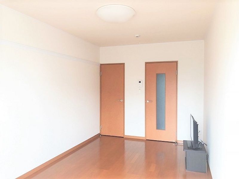レオパレス憩 居間