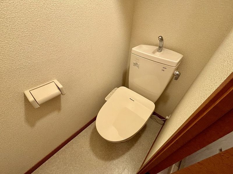 レオパレスこまつ トイレ