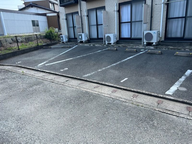 レオパレス宮の木 駐車場