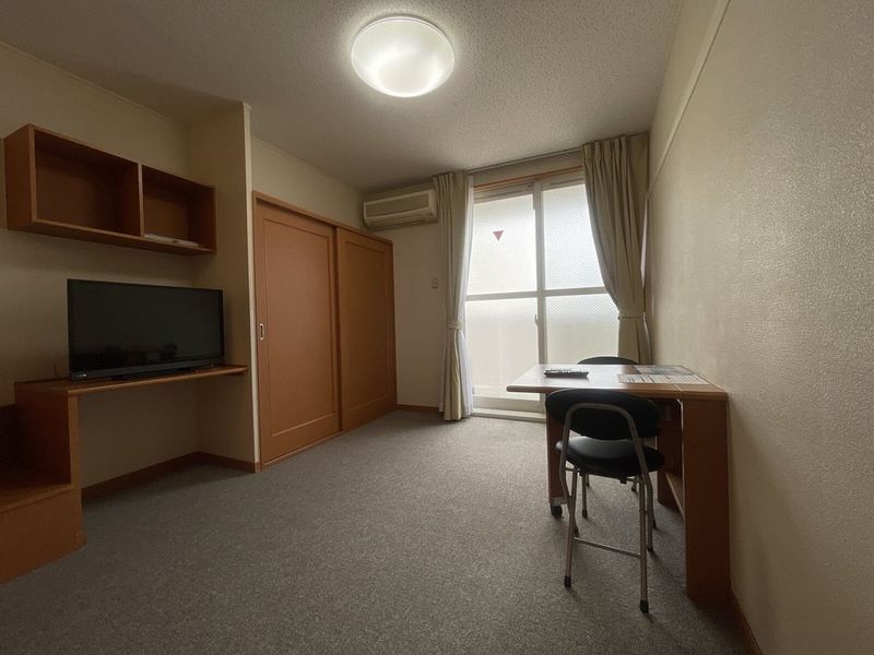 レオパレス北新 居間