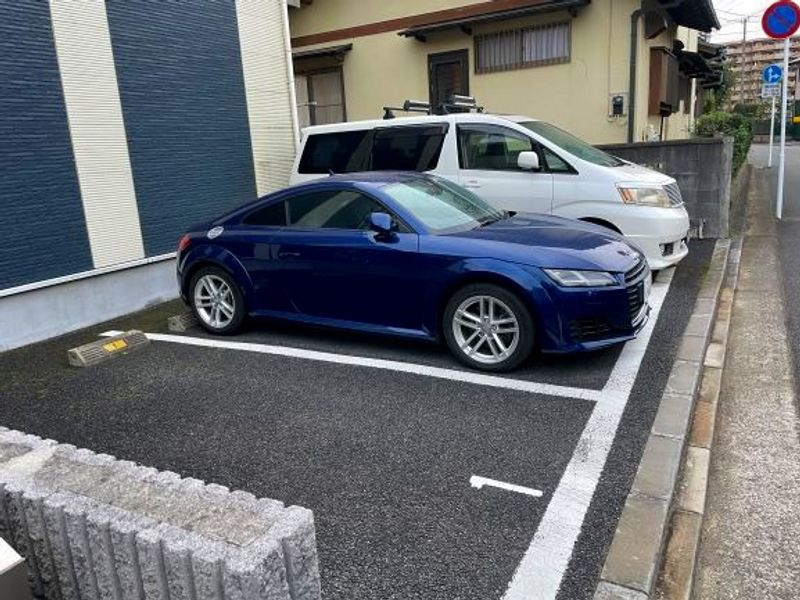 レオネクストウィステリア 駐車場