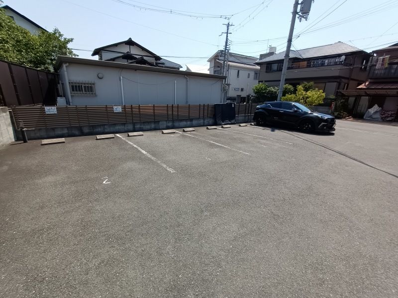レオパレスバレー　リバー 駐車場