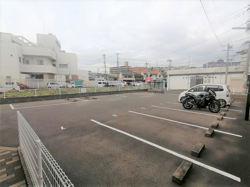 レオパレスカメリア 駐車場