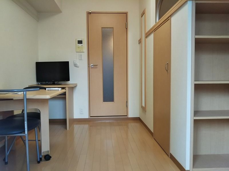 レオパレス道頓堀 居間