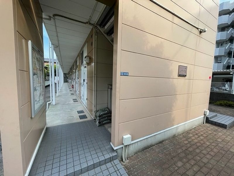 レオパレスルミエール エントランス