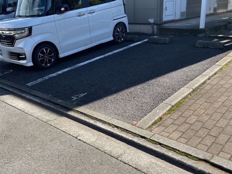 レオパレスアルブルー 駐車場