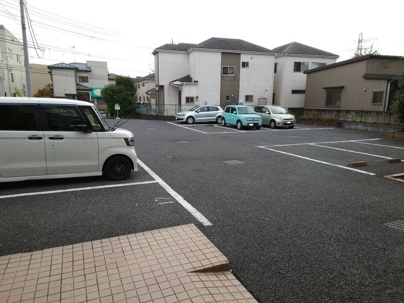 レオパレス中宗岡ドゥーエ 駐車場