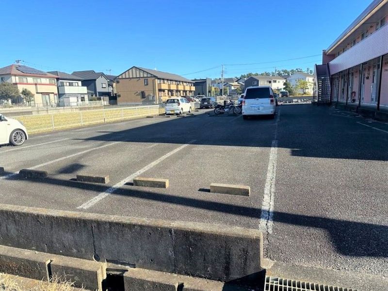 レオパレス田子の浜 駐車場