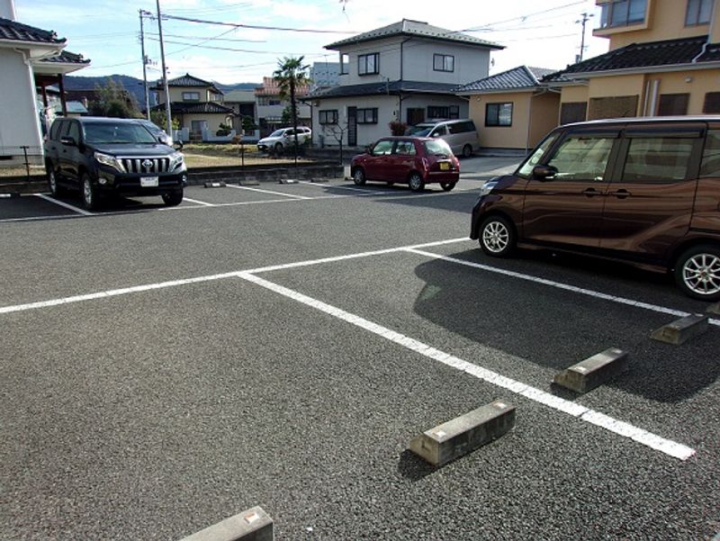 レオパレスＹＡＮＡＧＡＷＡ 駐車場