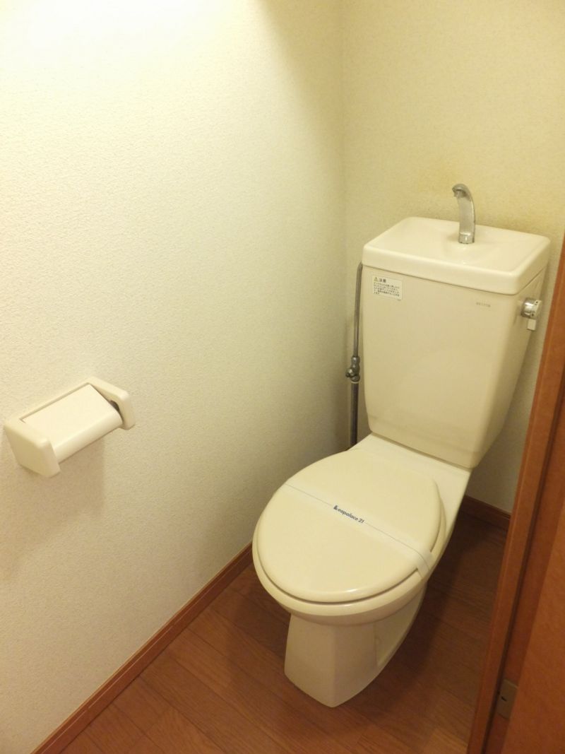 レオパレススリーホークス トイレ