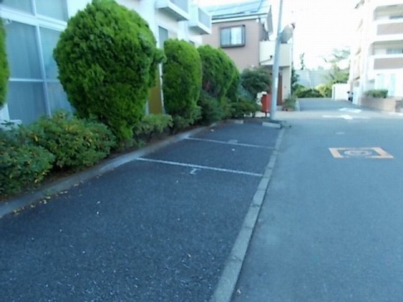 レオパレス桜 駐車場