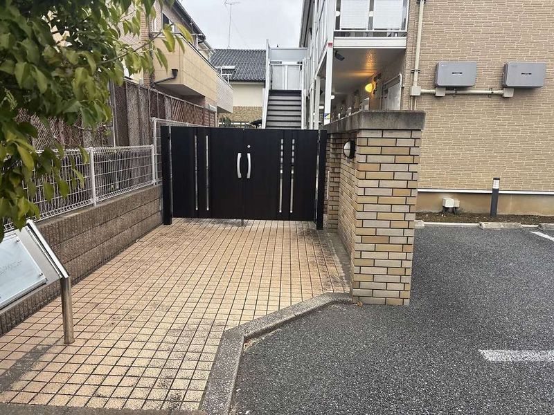 レオパレス末広タウニー エントランス