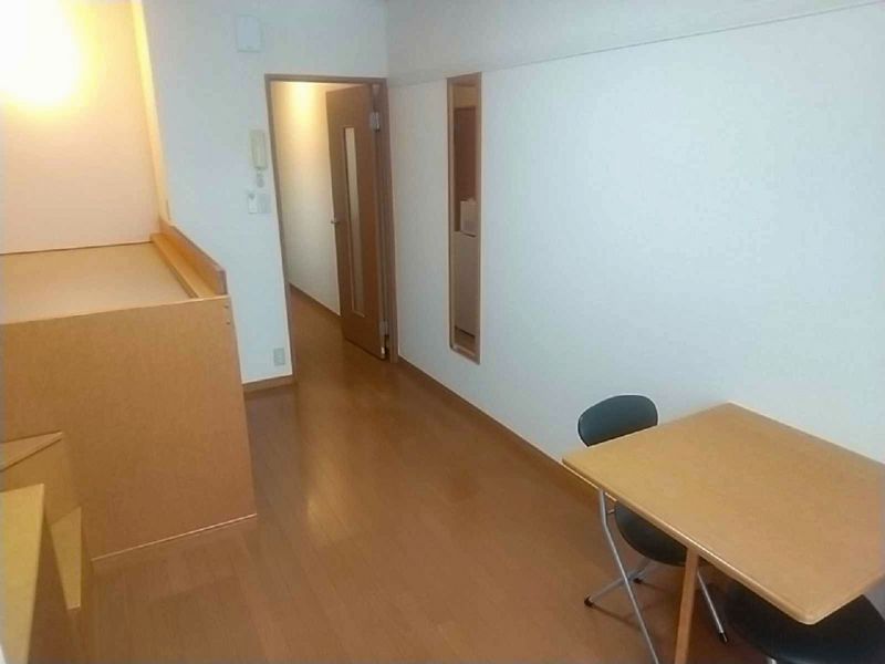 レオパレス慶弐番館 居間