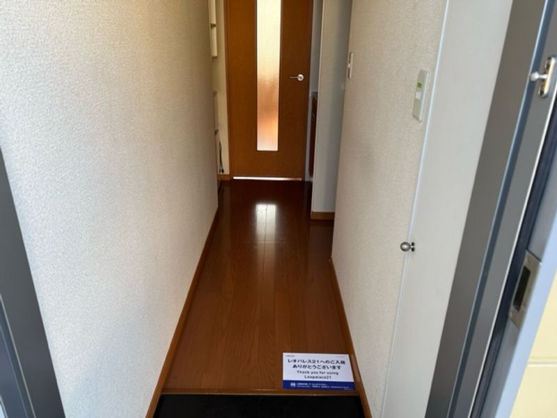 レオパレスきずな 玄関