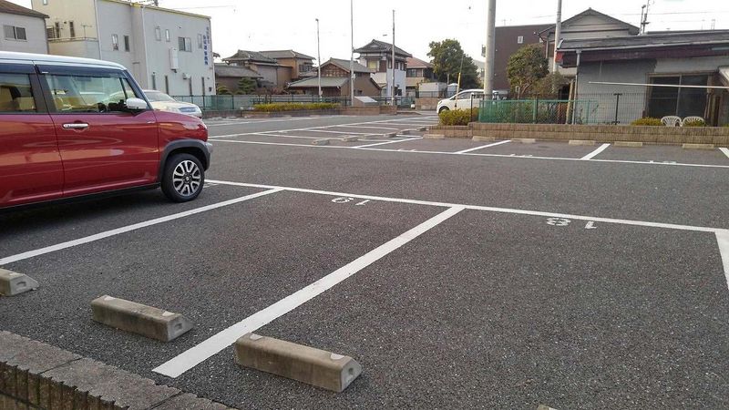 レオパレスリバーサイド五所 駐車場