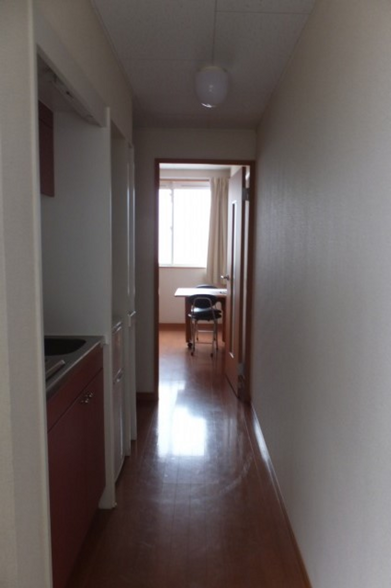 レオパレスサニーサイドハイツ 玄関