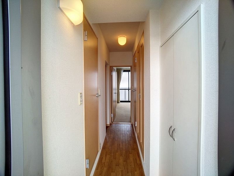 レオパレスエムエムワン 玄関