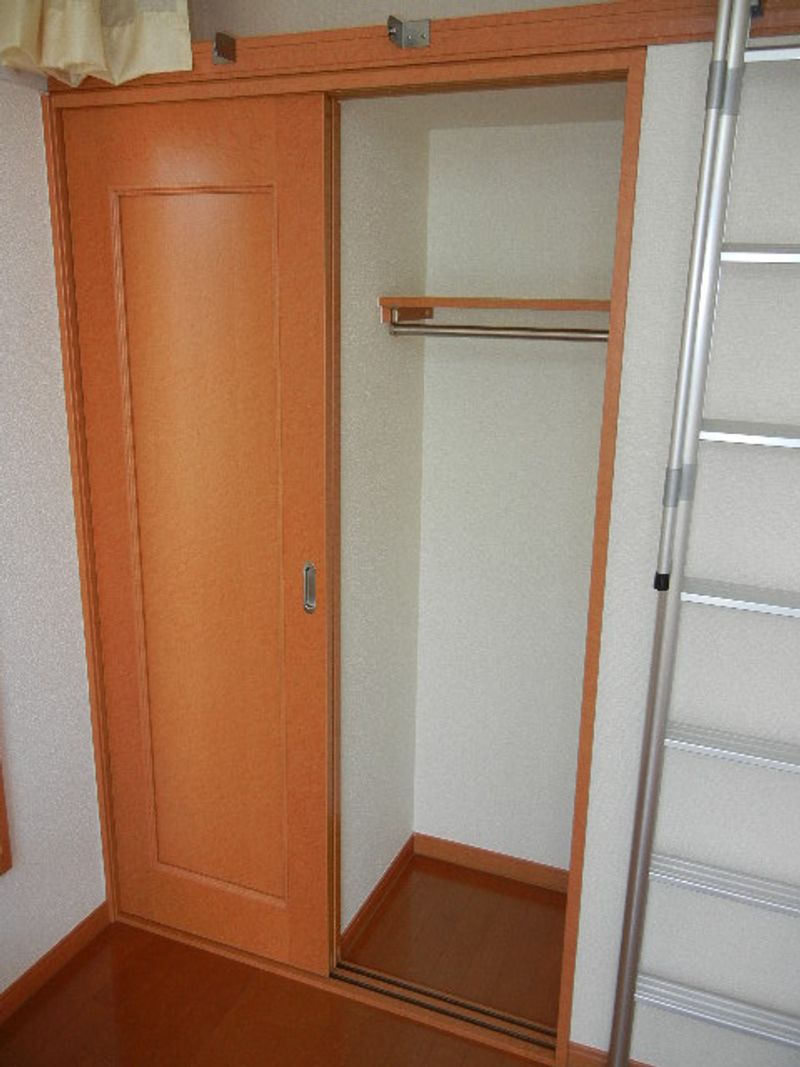 レオパレススターコート八雲台 収納