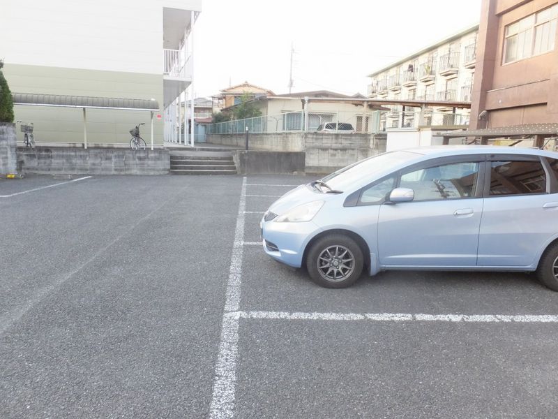 レオパレスベータコート 駐車場