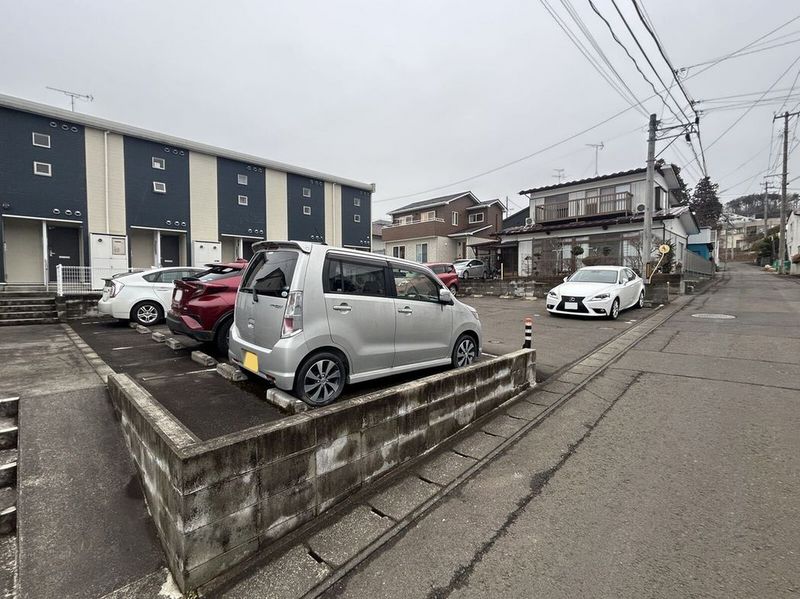 レオネクストシャトレー国見 駐車場