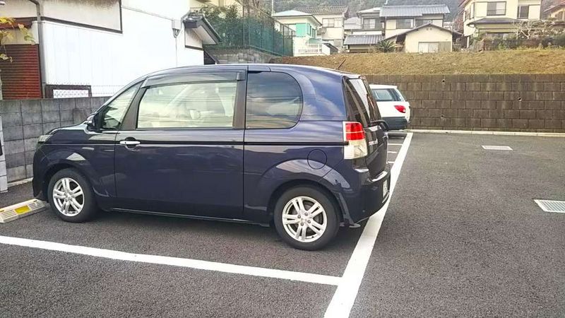 クレイノグランドソレーユ 駐車場