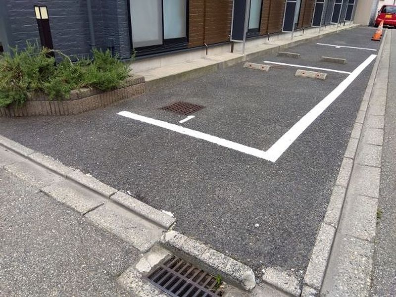 レオパレスカレン 駐車場