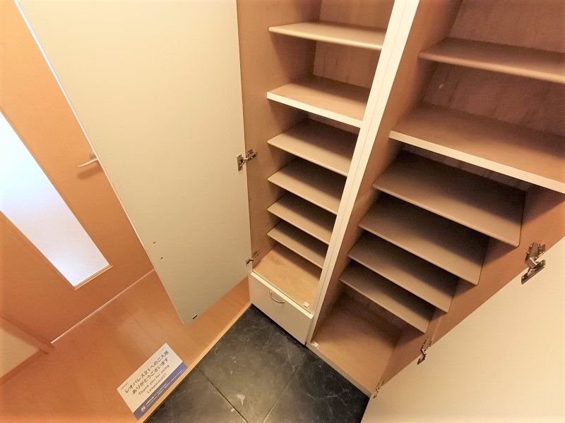 レオパレス旭町 玄関