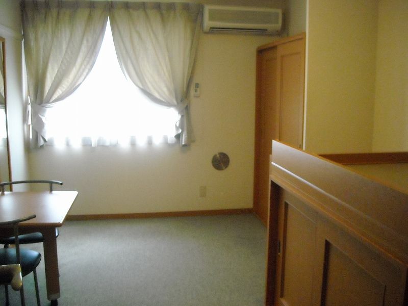 レオパレスＭＮ　ＨＯＵＳＥ 居間