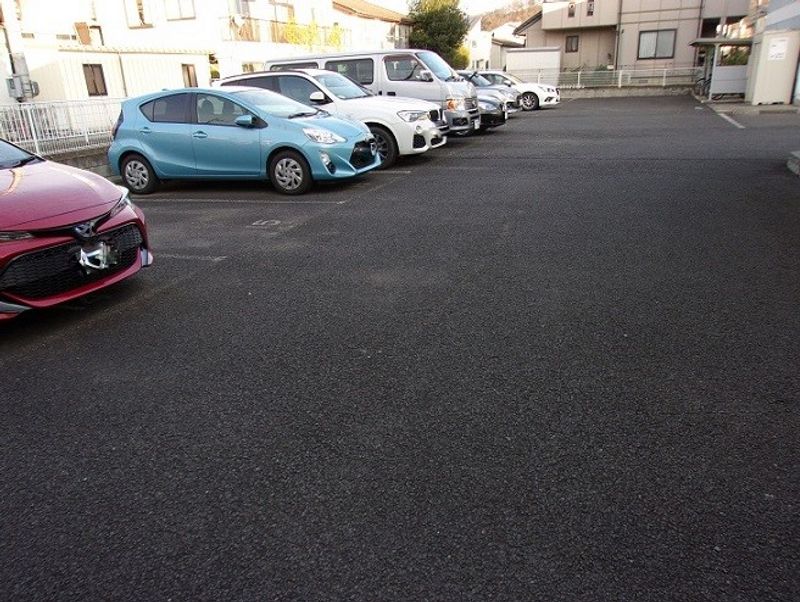 レオパレスポーラスターＢ 駐車場