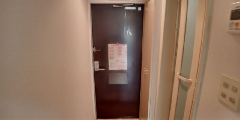 レオパレス本城東五番館 玄関