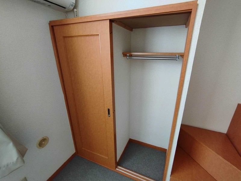 レオパレスウエストグリーンリバー 収納