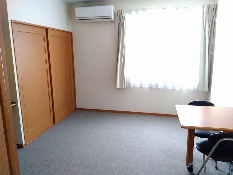 レオパレスキララ 居間
