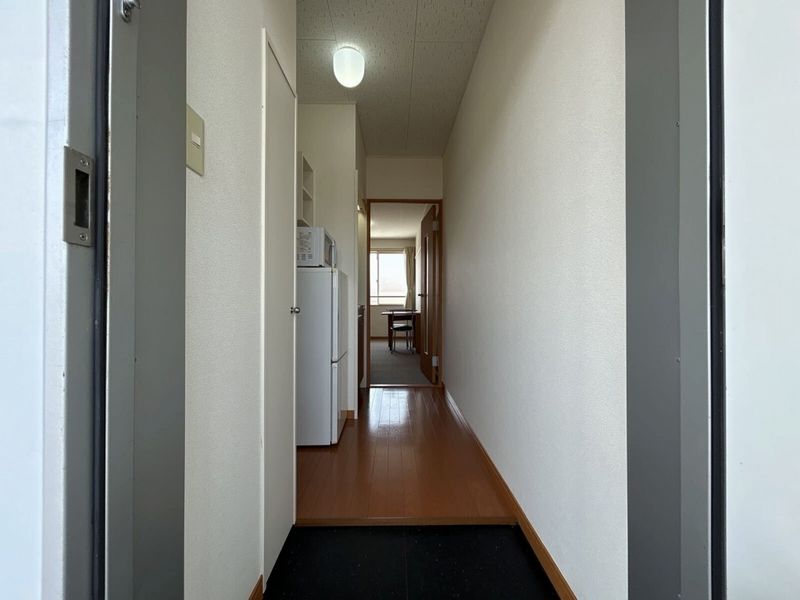 レオパレスヤチヨ 玄関