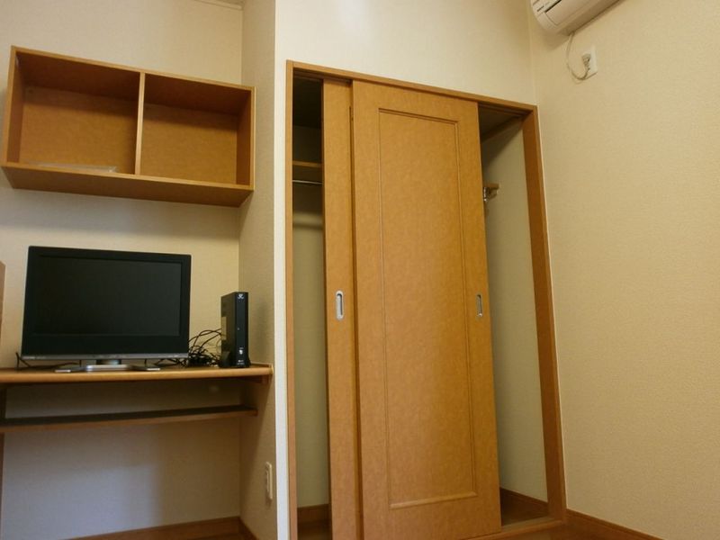 レオパレス和央 居間