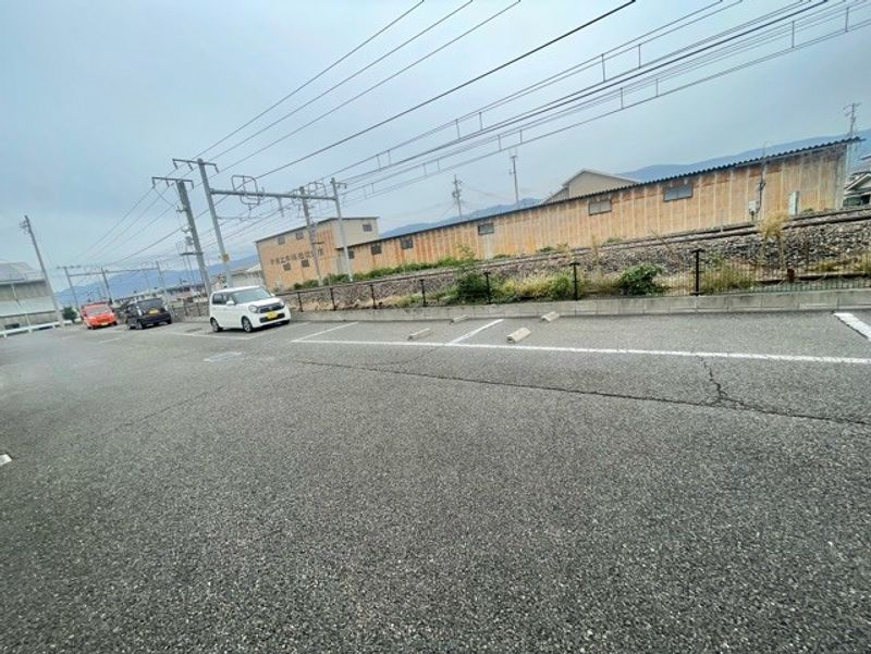 レオパレスソリチュード 駐車場
