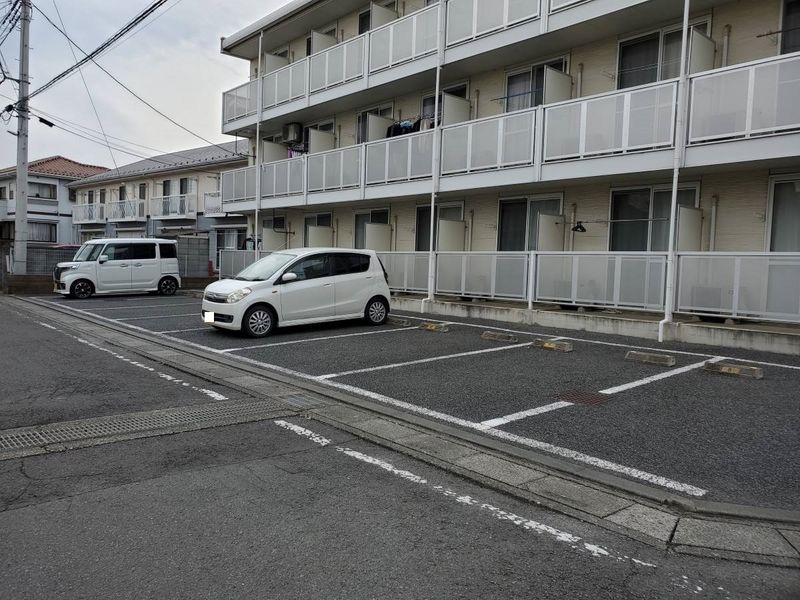 レオパレスルチェンテ 駐車場
