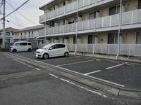 レオパレスルチェンテ 駐車場