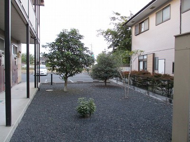 レオパレスアルカンシエル壱番館 庭