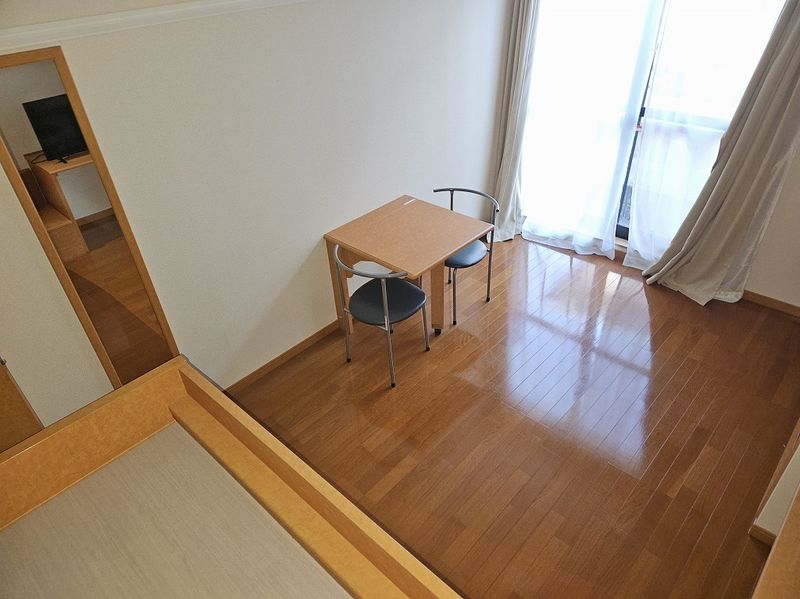 レオパレスカトレア 居間