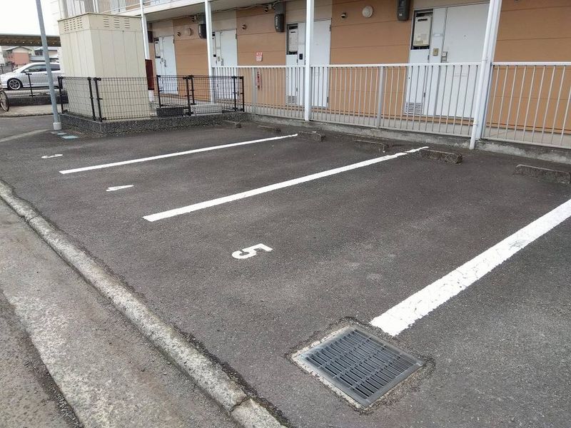 レオパレスＨ・Ｙ・Ⅲ 駐車場