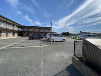 レオパレスセジュールカーサドゥ 駐車場