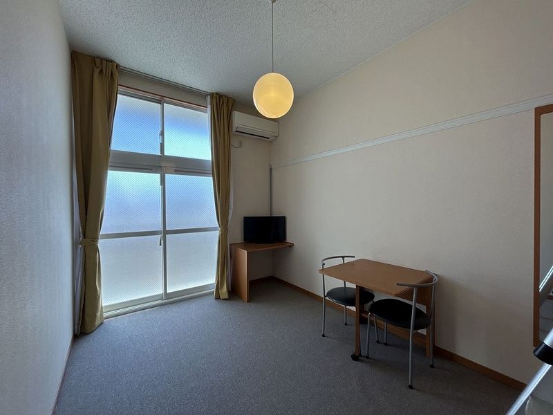 レオパレスプレーヌ 居間