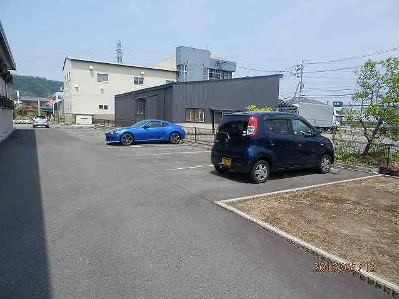 レオパレス社 駐車場