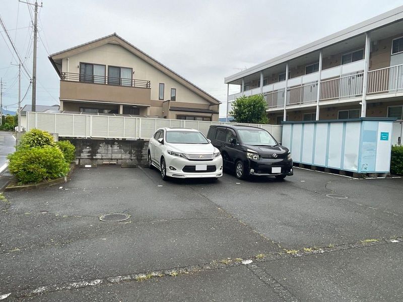 レオパレスノビア　カーサ 駐車場