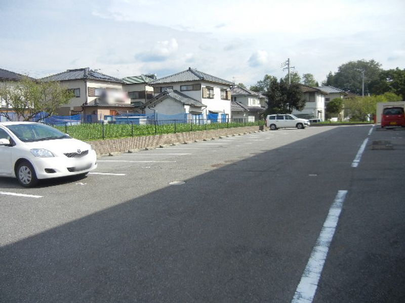レオパレス０６０２　ｋａｚｅ 駐車場