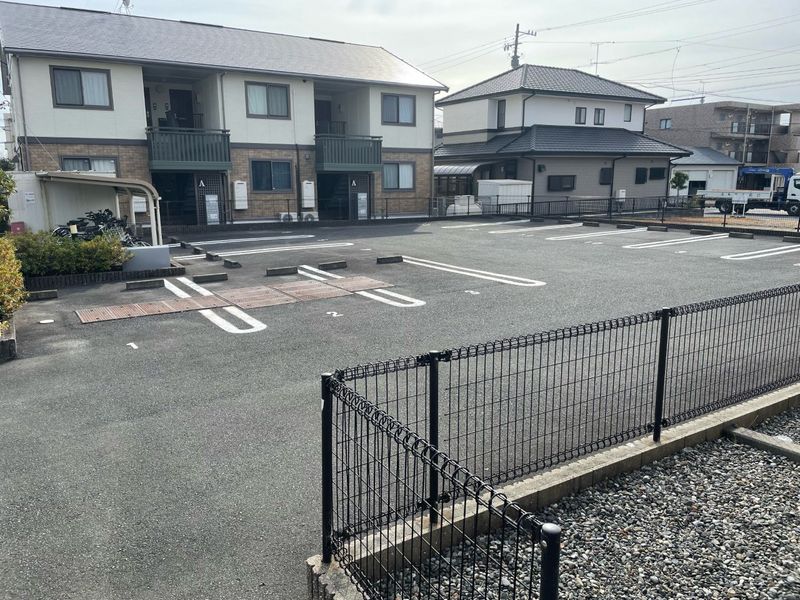 レオパレスサニー 駐車場